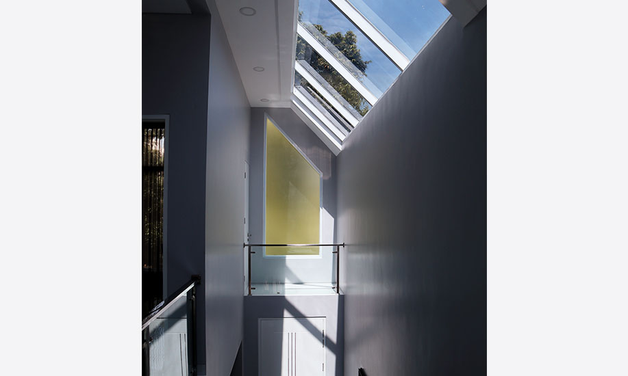 Modern Contemporary Mata Air