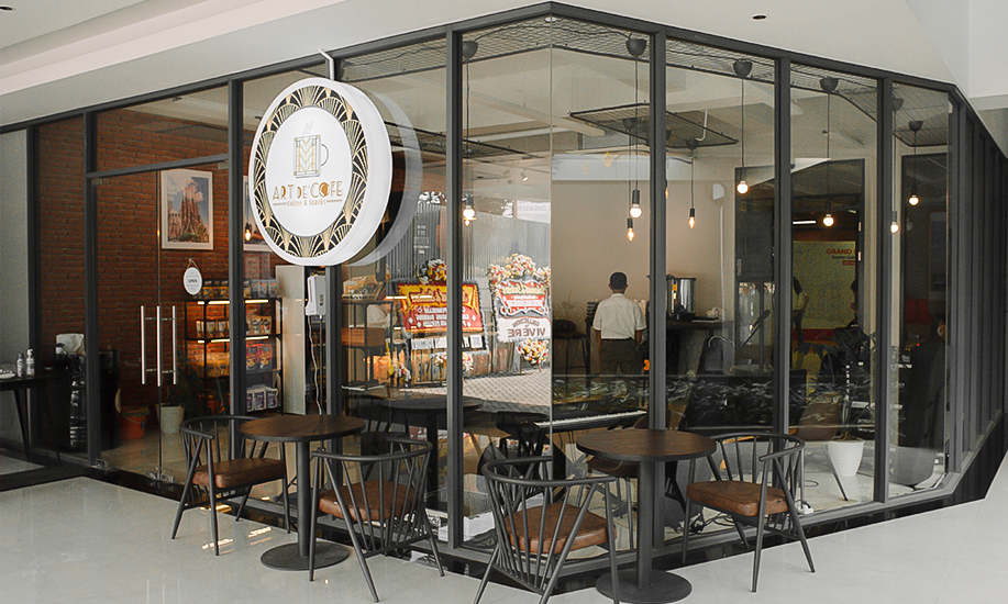 Tempat hangout yang asik dengan sentuhan desain  Art Deco.