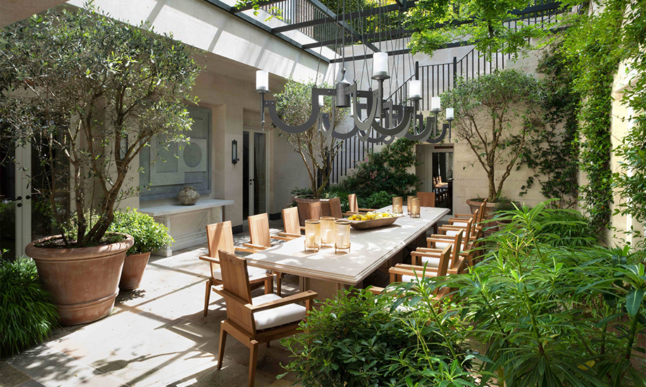 mata air Taman inner courtyard