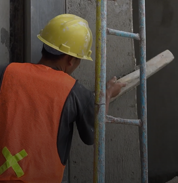 proses konstruksi yang dijalankan oleh kontraktor rumah mewah